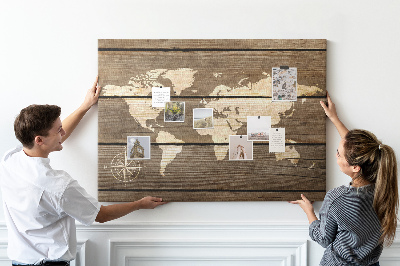 Tableau en liège Une carte du monde sur un fond de planches de bois