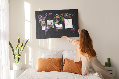 Tableau affichage liège Carte du monde colorée avec des cœurs