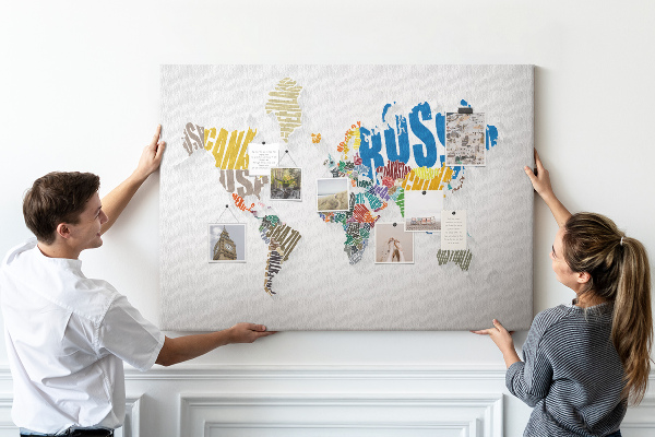 Tableau de liège Carte du monde colorée avec les noms des pays