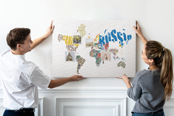 Tableau affichage liège Carte du monde avec les noms des pays.
