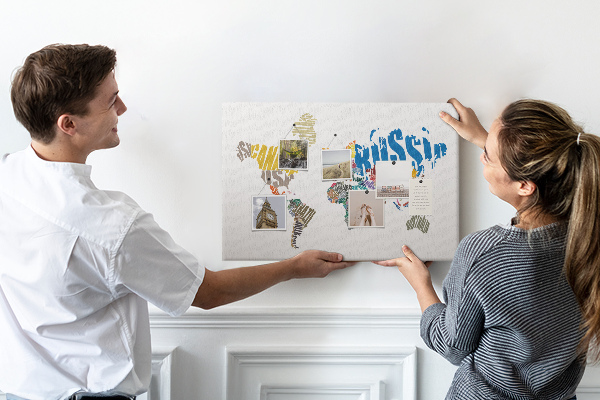 Tableau affichage liège Carte du monde avec les noms des pays.