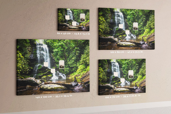 Tableau en liège Cascade dans une forêt de montagne verdoyante