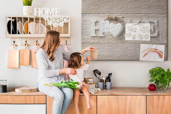 Tableau affichage liège Inscription HOME élégante avec un cœur
