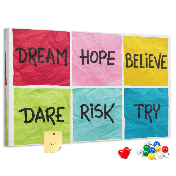 Tableau en liège Des cartes colorées avec des slogans inspirants.