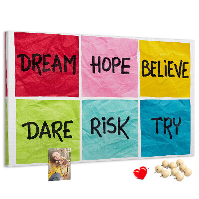 Tableau en liège Des cartes colorées avec des slogans inspirants.