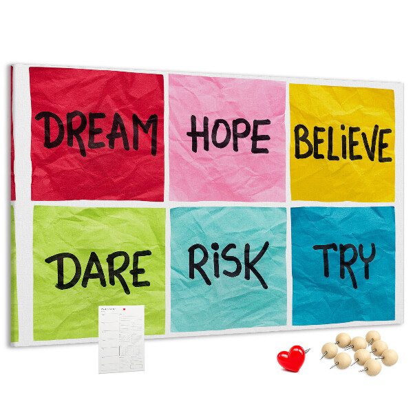Tableau en liège Des cartes colorées avec des slogans inspirants.