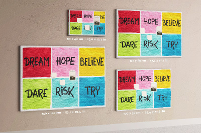 Tableau en liège Des cartes colorées avec des slogans inspirants.