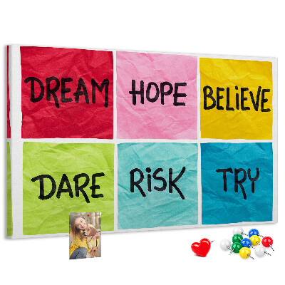 Tableau en liège Des cartes colorées avec des slogans inspirants.