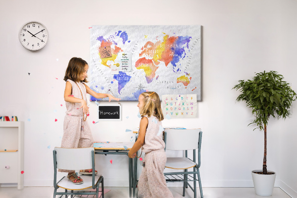 Tableau de liège Carte du monde colorée dans le style aquarelle