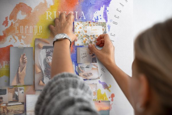 Tableau de liège Carte du monde colorée dans le style aquarelle