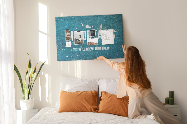 Tableau affichage liège Les rêves grandissent sur un fond bleu