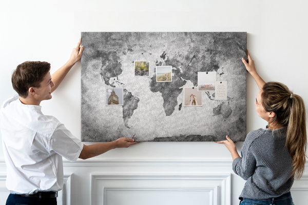 Tableau de liège Une carte du monde à l'ancienne, dans des tons de gris.
