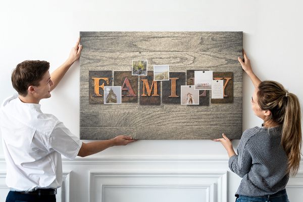 Tableau affichage liège Lettres de famille sur fond de bois