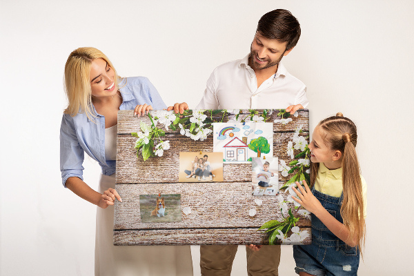 Tableau de liège Fleurs sur fond de planche en bois