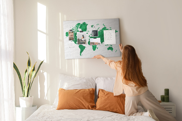 Tableau en liège carte du monde à l'aquarelle verte