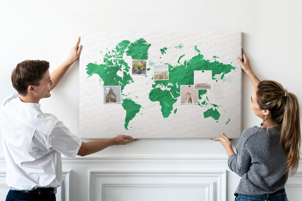 Tableau en liège carte du monde à l'aquarelle verte