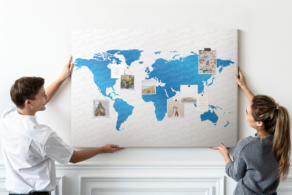 Tableau en liège Carte du monde bleue sur fond blanc