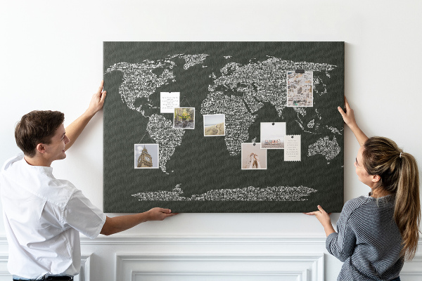 Tableau affichage liège Carte du monde sous forme de texte.