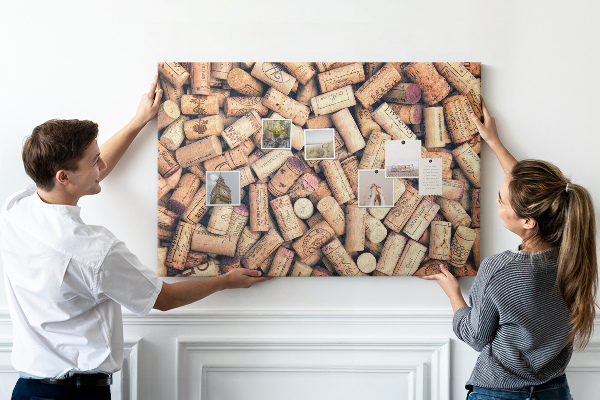 Tableau en liège Bouchons de vin de différents modèles.