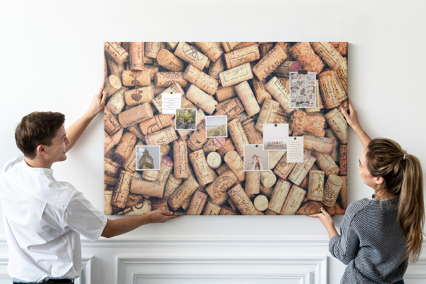 Tableau en liège Bouchons de vin de différents modèles.