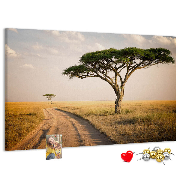Tableau en liège Une route traversant un paysage africain avec un arbre