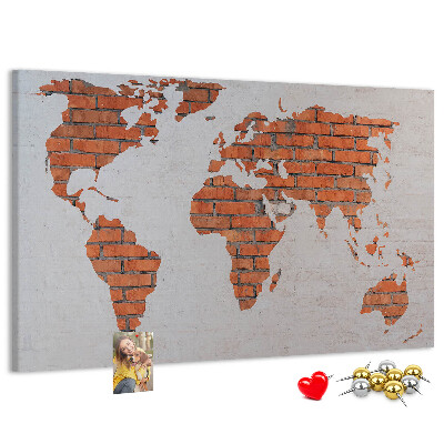 Tableau affichage liège Une carte du monde contre un mur de briques