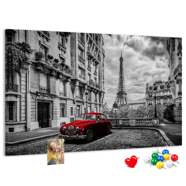 Tableau de liège Une voiture rouge avec Paris en arrière-plan