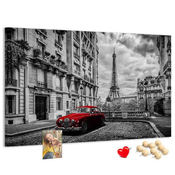 Tableau de liège Une voiture rouge avec Paris en arrière-plan