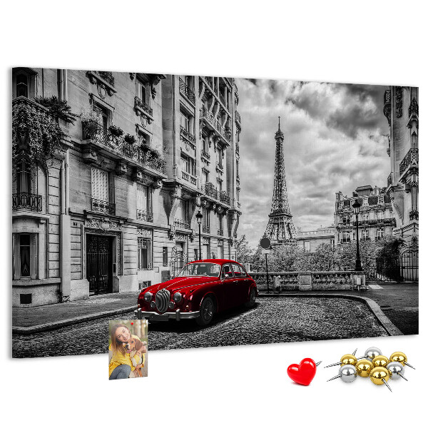 Tableau de liège Une voiture rouge avec Paris en arrière-plan