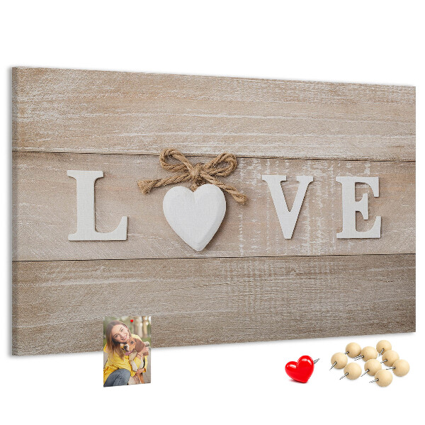 Tableau en liège L'amour exprimé dans des lettres en forme de cœur en bois