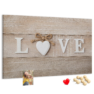 Tableau en liège L'amour exprimé dans des lettres en forme de cœur en bois