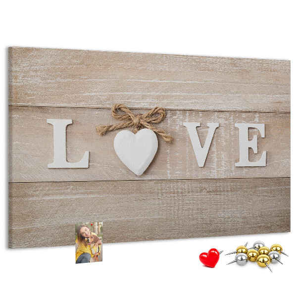 Tableau en liège L'amour exprimé dans des lettres en forme de cœur en bois