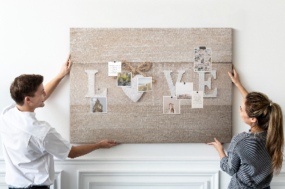 Tableau en liège L'amour exprimé dans des lettres en forme de cœur en bois