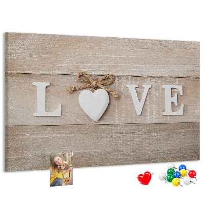 Tableau en liège L'amour exprimé dans des lettres en forme de cœur en bois