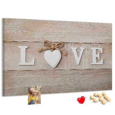 Tableau en liège L'amour exprimé dans des lettres en forme de cœur en bois