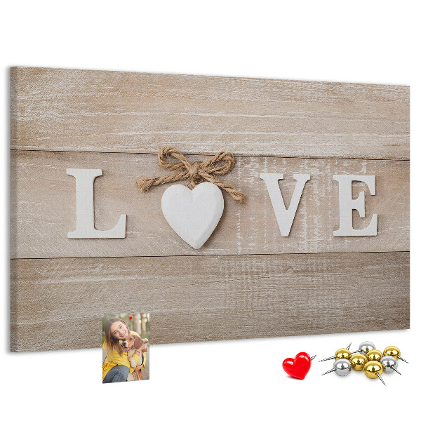 Tableau en liège L'amour exprimé dans des lettres en forme de cœur en bois