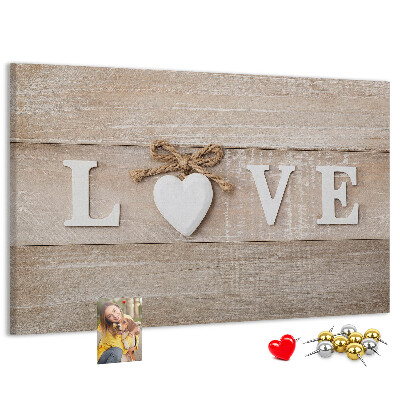 Tableau en liège L'amour exprimé dans des lettres en forme de cœur en bois