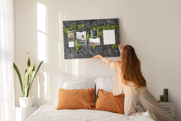 Tableau affichage liège Carte du monde verte sur fond gris