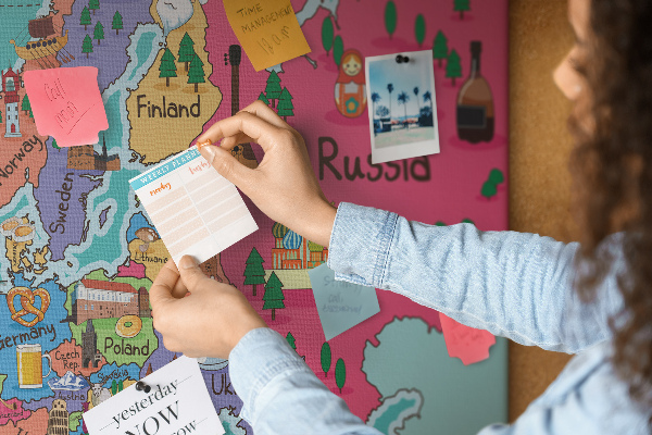 Tableau affichage liège Carte colorée de l'Europe avec les noms des pays