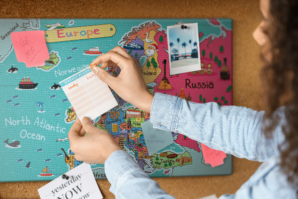 Tableau affichage liège Carte colorée de l'Europe avec les noms des pays