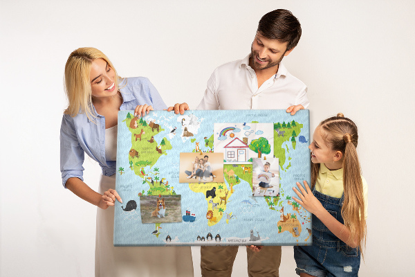Tableau en liège Carte du monde avec les animaux et les continents