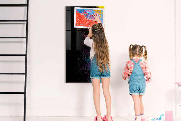Tableau magnétique effaçable Un tableau coloré pour présenter des photos
