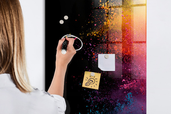 Tableau magnétique effaçable Un tableau coloré pour présenter des photos