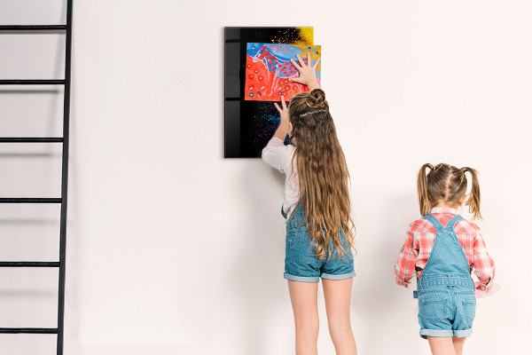 Tableau magnétique effaçable Un tableau coloré pour présenter des photos