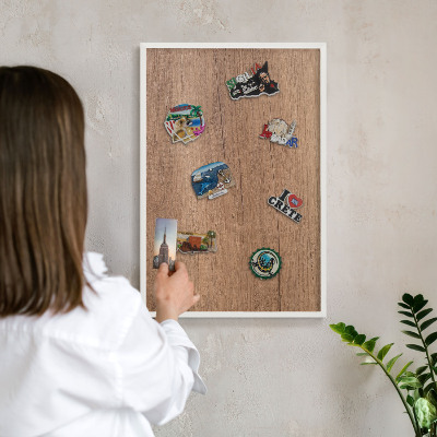 Tableau mural pour aimants dans un cadre noir Texture du bois