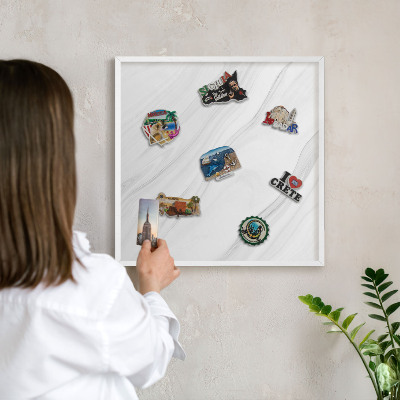 Tableau mural pour aimants dans un cadre noir Marbre subtil