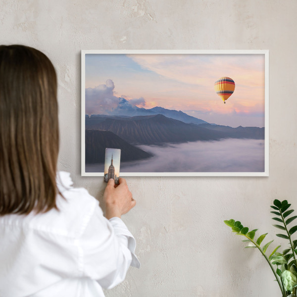 Tableau mural pour aimants dans un cadre noir Voyage dans le ciel