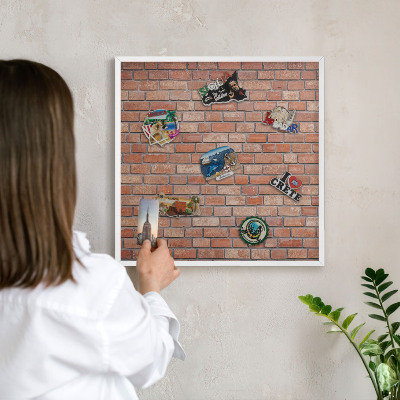 Tableau mural pour aimants dans un cadre noir Mur de briques