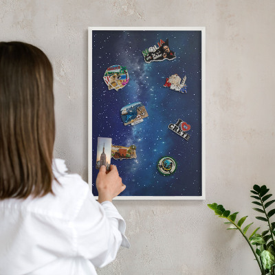 Tableau mural pour aimants dans un cadre noir Espace stellaire