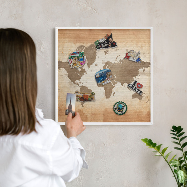 Tableau mural pour aimants dans un cadre noir Carte du monde